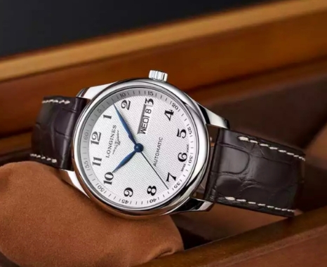 浪琴鱷魚皮表帶該如何保養？（浪琴鱷魚皮表帶的保養方法）