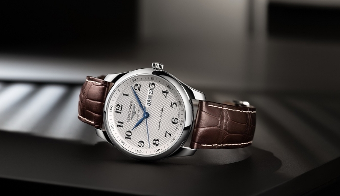 浪琴表名匠系列年歷腕表：詮釋匠心制表工藝