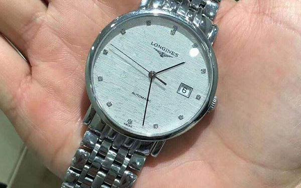 浪琴表蒙劃傷咋處理？別亂來，找專業(yè)的啦！