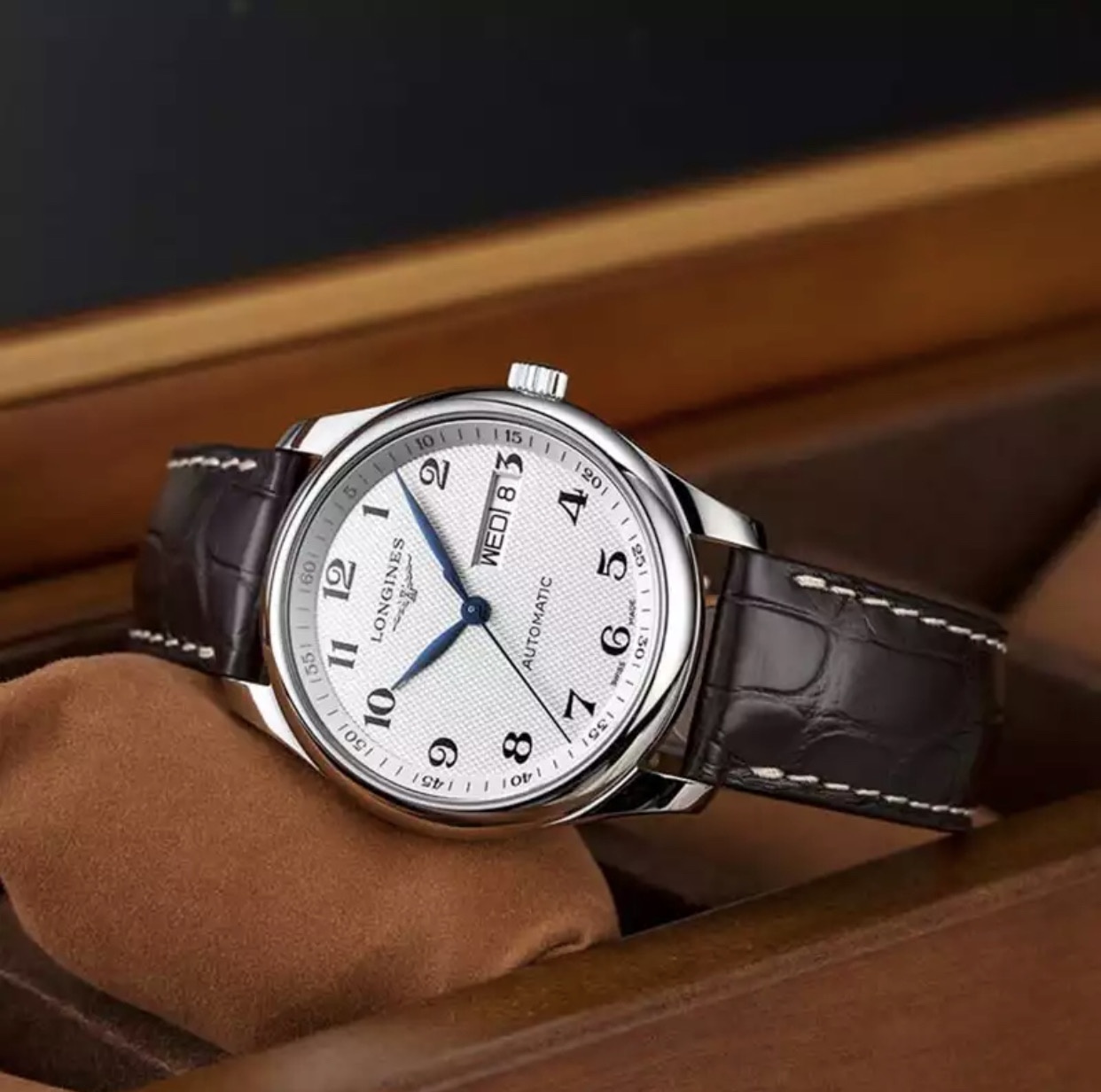 修復(fù)時光的印記:浪琴腕表劃痕修復(fù)全攻略(圖) 修復(fù)時光的印記:浪琴腕表劃痕修復(fù)全攻略(圖)